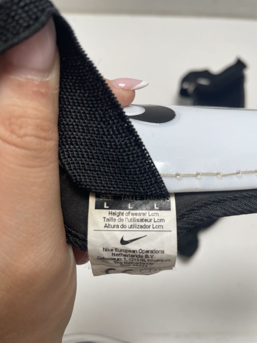 Nike Schutz & Schoner: Schienbeinschoner Nike Grösse L gebraucht – Gebraucht aus Zollikon von laes_2th 2