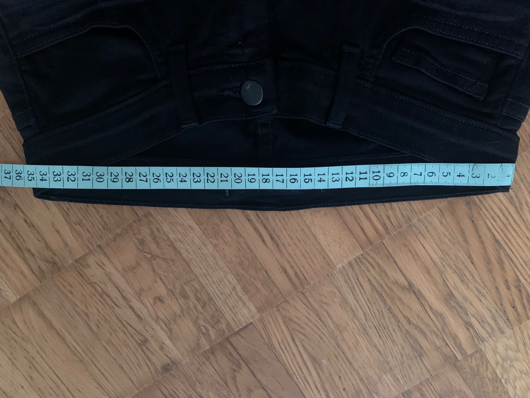 Jeans: J Brand schwarze jeans – Usato da Zürich venduto da Nikuska32 1