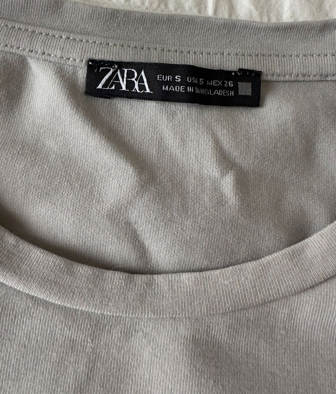 Zara T-shirt: Zara Basic Shirt, hellgrau, Grösse S - Top Zustand! – Usato da Schlieren venduto da January13 1