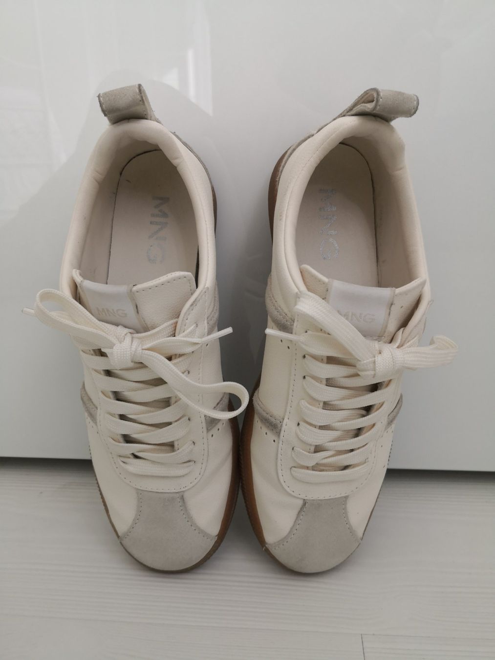 Mango Damenschuhe: 🤩MANGO SNEAKER WEISS DURCHGELAUFEN – Gebraucht aus Olten von Naja-Twins-Twins