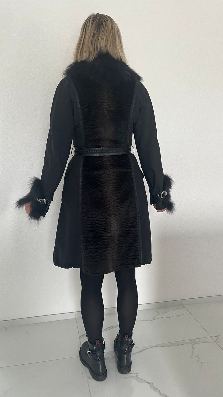 Roberto Cavalli Cappotti: Class Roberto Cavalli Mantel, schwarz, Grösse 36, IT 42, US8 – Usato da Hinwil venduto da ivolino67 1