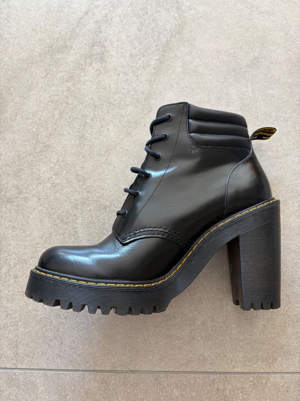 Dr. Martens Damenschuhe: Dr. Martens Stiefeletten Gr. 39 – Gebraucht aus Basel von El_Haraldo 4