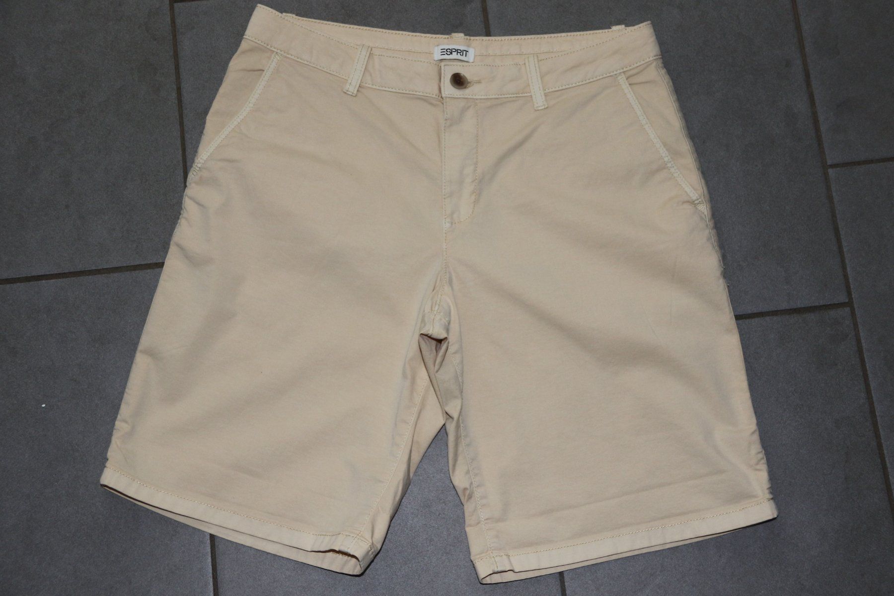 Esprit Pantaloni: Tolle Schorts von ESPRIT Gr.38 – Usato da Oberwil-Lieli venduto da Svetlana28 4