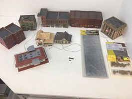 Konvolut H0 Amerika Gebäude Stadt und Land, Heuballen u.a.