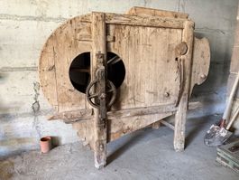 Sehr alte Dreschmaschine aus Holz – Graubünden 1844