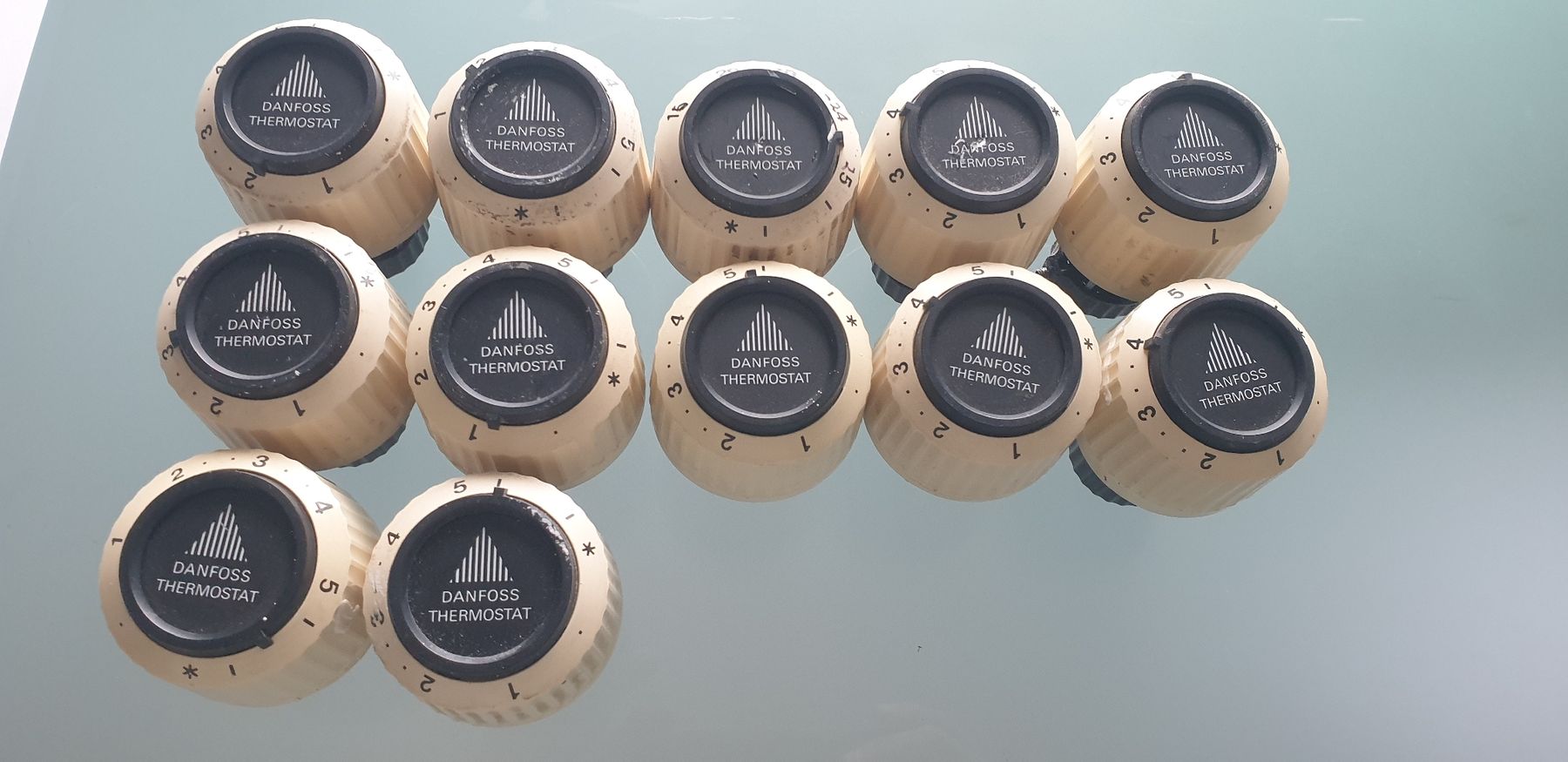 Danfoss Heizung: 12 Danfoss Thermostat Heizkörperventile gebraucht – Gebraucht aus Wollerau von Hansjuerg2 3