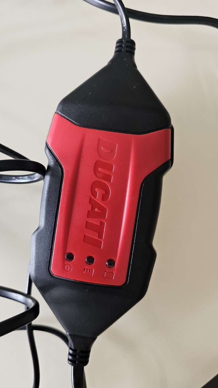 Caricabatterie: Ducati Batterieladegerät 12V – Nuovo (secondo la descrizione) da Unterseen venduto da ninetyfour