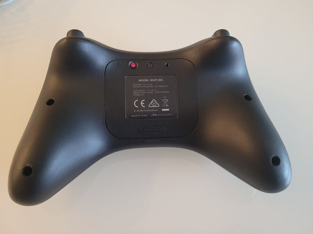Wii U Pro Controller Original mit Ladekabel Kaufen auf Ricardo