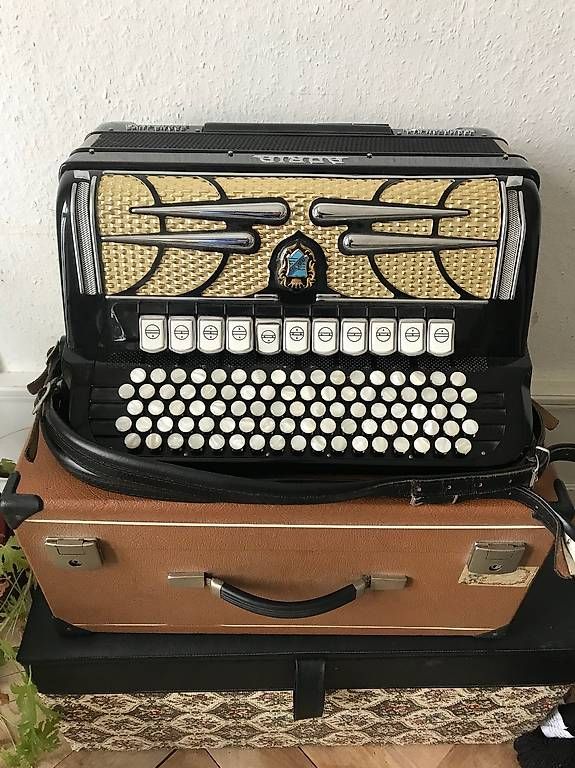 Strumenti musicali: Accordéon – Usato da La Chaux-de-Fonds venduto da Polenta02