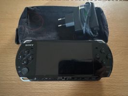 Sony PSP - Inkl. Tasche und Ladekabel hat Wackelkontakt
