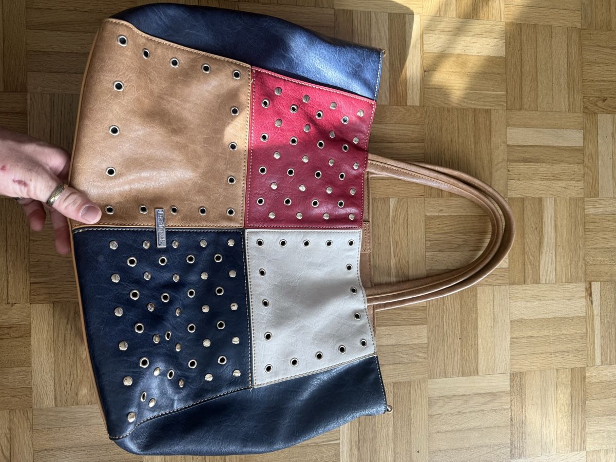Desigual Taschen für Damen: Desigual Patchwork Tasche Lederlook - Top Zustand - CHF 45 – Gebraucht aus Allschwil von ysc_wt7c 4