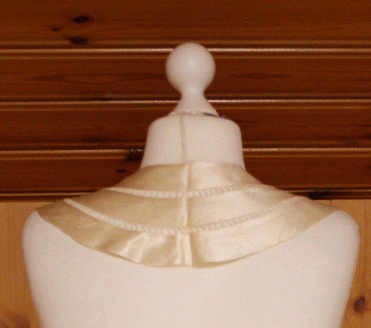 Foulards, Tücher & Schals: Kragen Satin Seide eierschale – Gebraucht aus Flüelen von Diversicum-Vintage 4