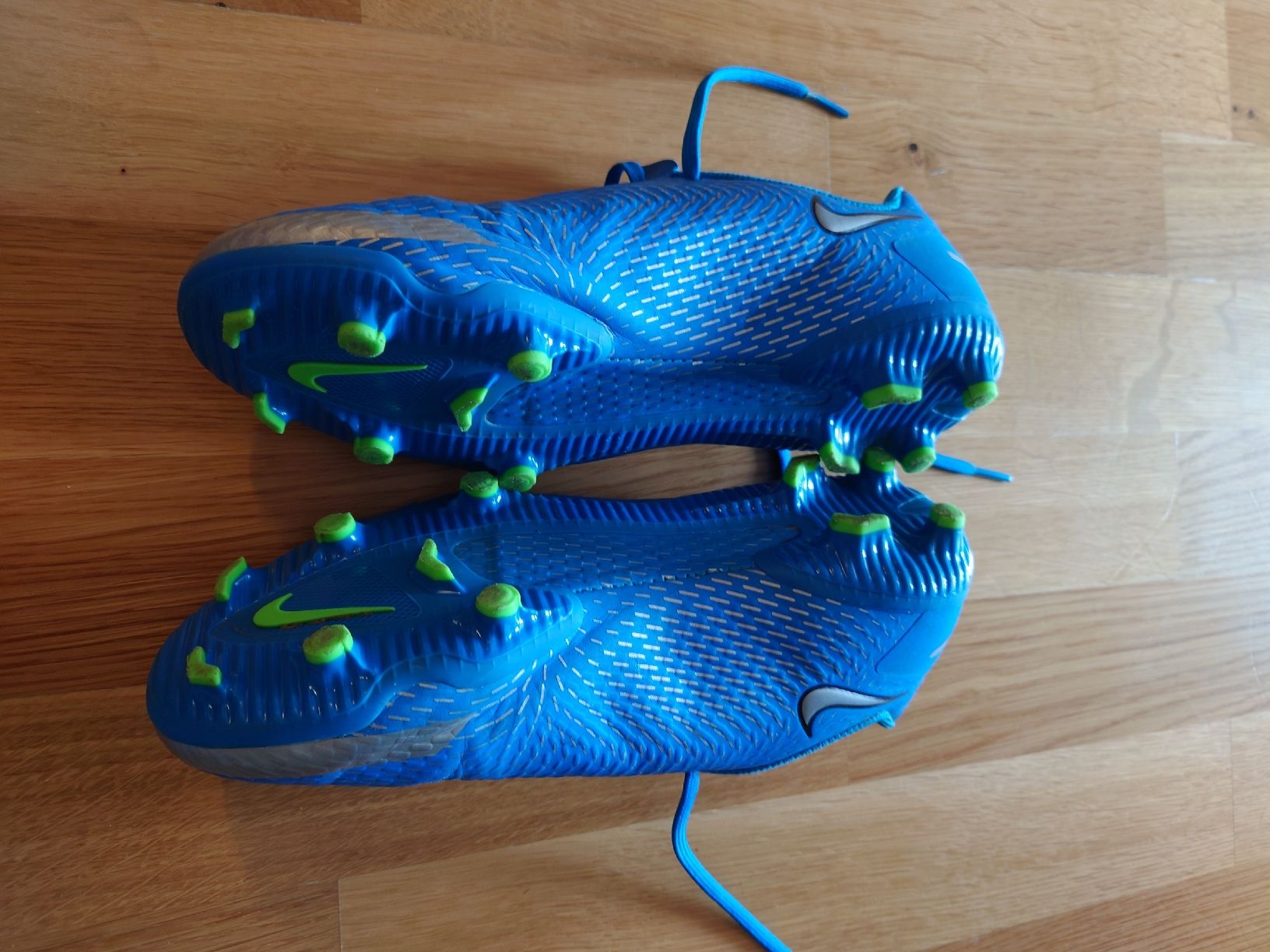Nike Damenschuhe: Fussballschuhe Nike Phantom Gr. 38.5 – Gebraucht aus Murten von alau3 1