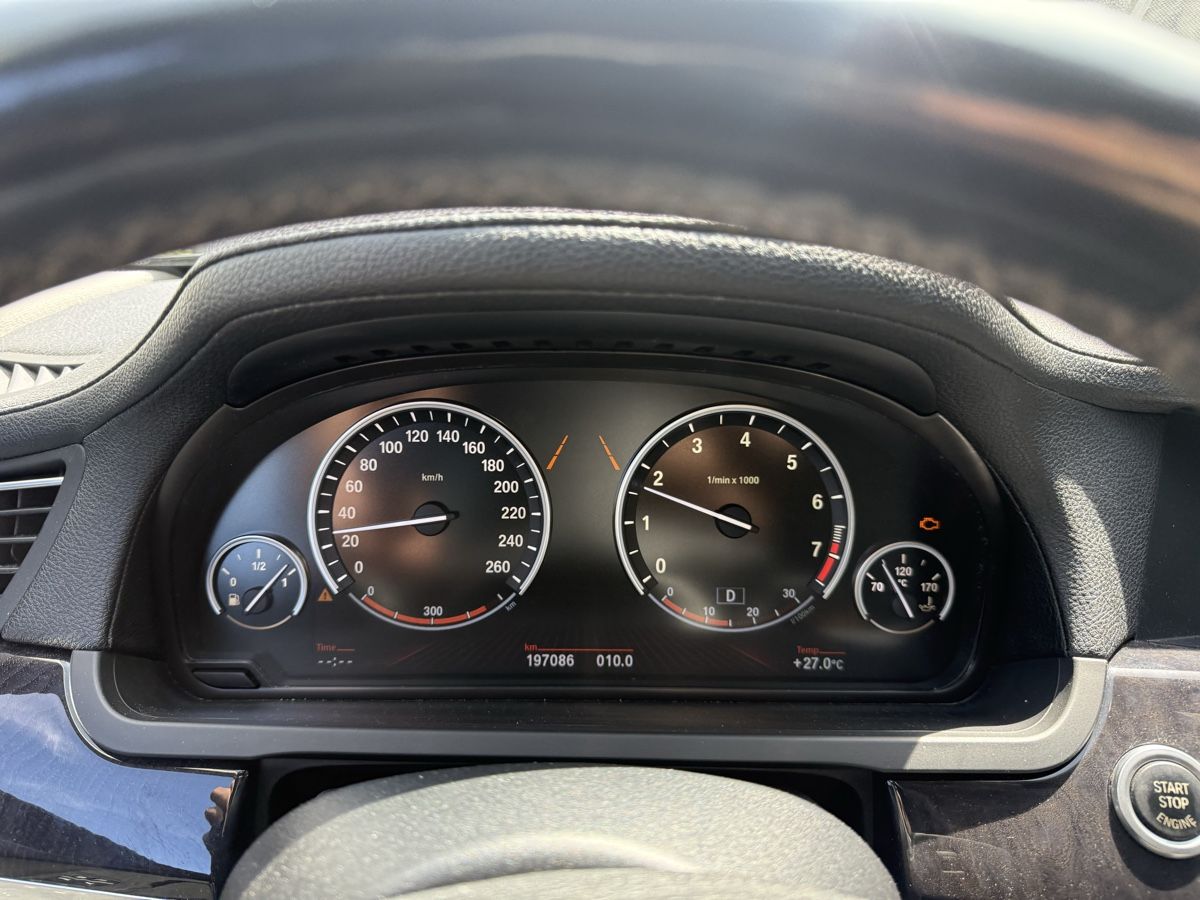 BMW Autos: BMW 750i 4.4L V8  – Defekt aus Val-d'Illiez von LuckLuc 6