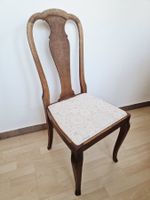 Antiker Stuhl mit neuem Bezug