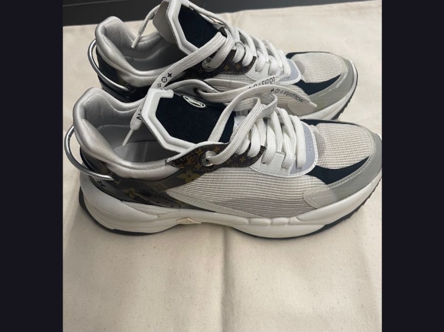 Louis Vuitton Chaussures femmes: Louis Vuitton Designer-Sneakers – D'occasion à Zug par gil_tnc7