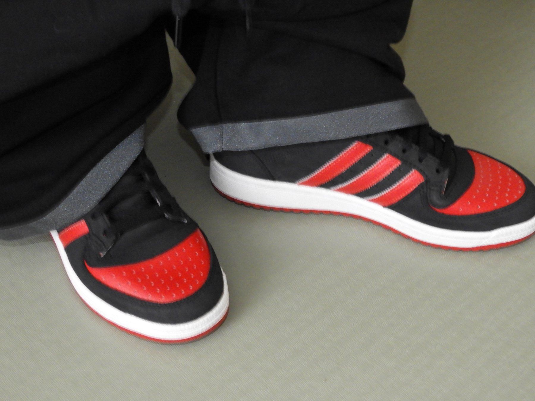 Adidas Scarpe da uomo: Baskets Adidas  - NEUF! _ Taille 42 2/3 – Nuovo e nell'imballaggio originale da Dombresson venduto da sev_bsb8 3