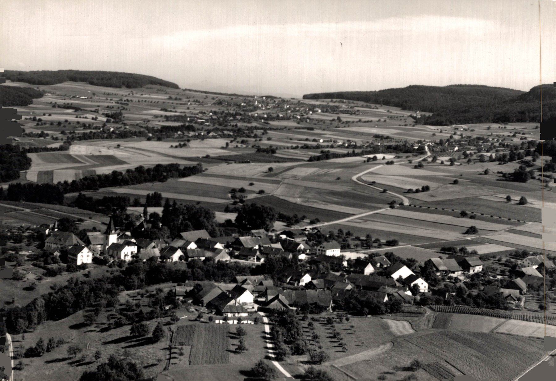 Cartoline postali: Flugaufnahme Berg am Irchel – Usato da Bronschhofen venduto da Astore