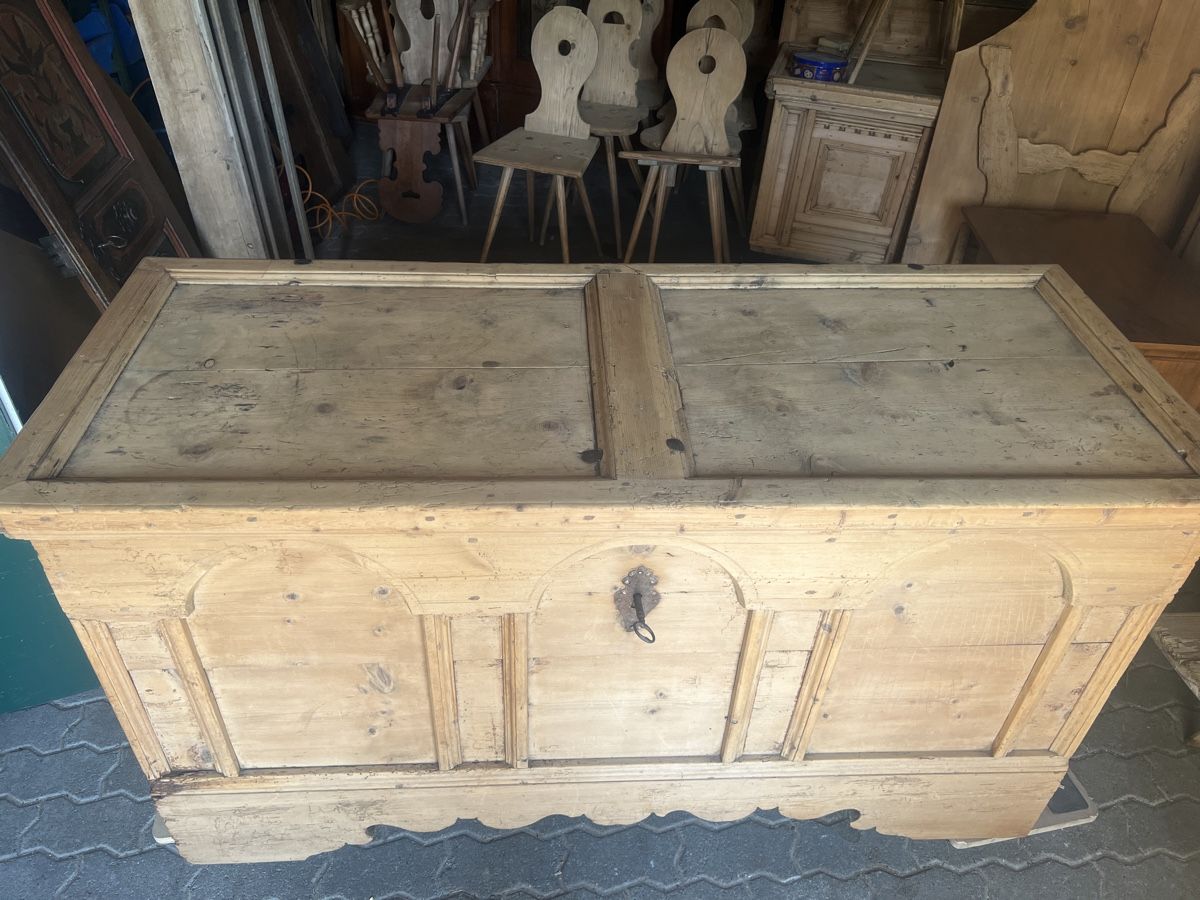 Cassapanche: Arventruhe Graubünden – Usato da Gossau SG venduto da Keller-Antiques 2