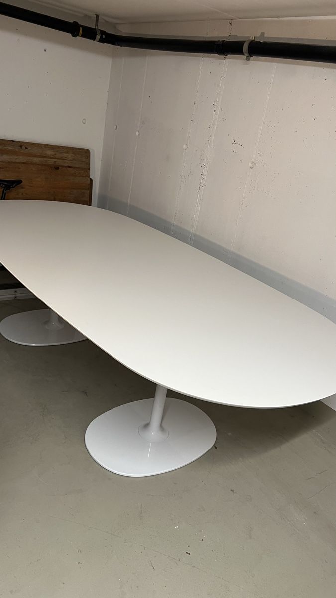 Tables: Tisch weiss oval  – D'occasion à Weiningen ZH par proi4o 1