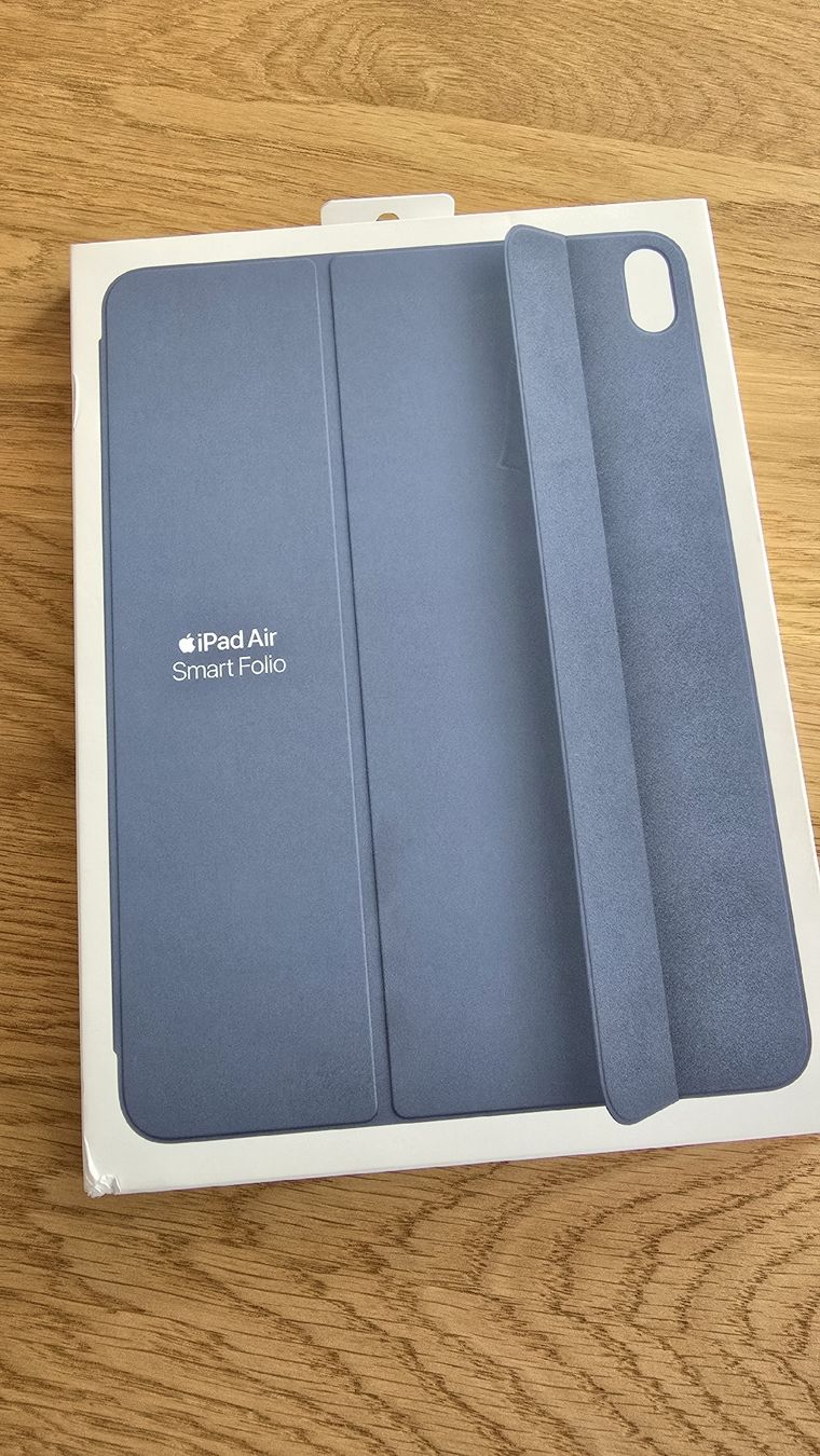 Apple Covers & Borse: Unbenutze Tablet-Hülle / iPad Air – Nuovo e nell'imballaggio originale da Schlieren venduto da YFG_ZH