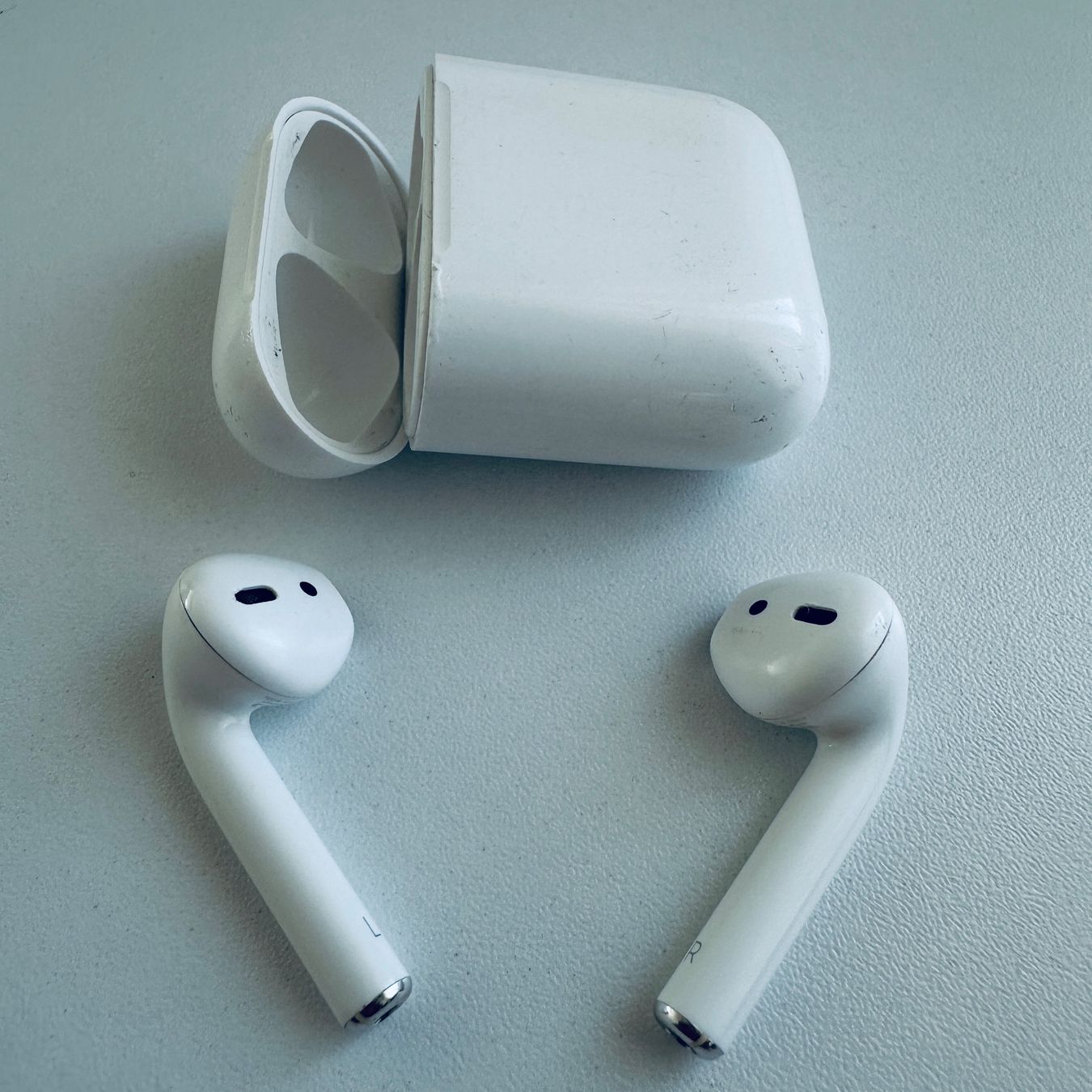 Apple Cuffie: Original Apple AirPods 2 Kopfhörer Wireless Lightning Kabel – Usato da Basel venduto da MY.AIRPODS.SHOP 4