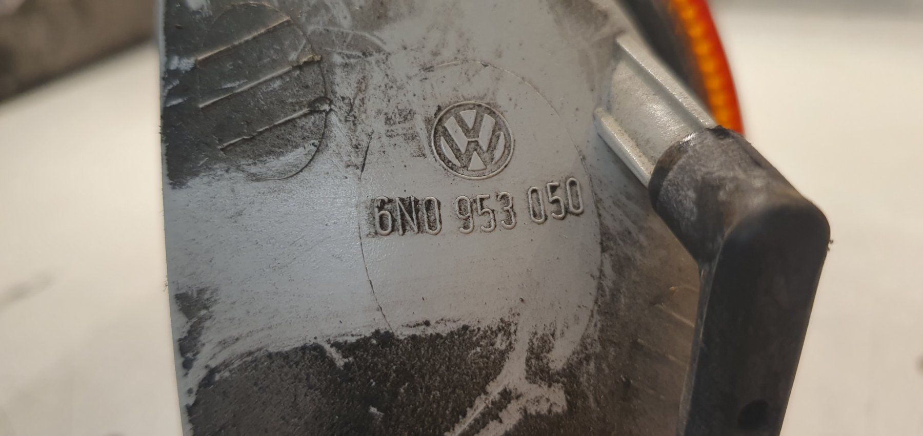 Volkswagen Alle Autoersatzteile: 6N0953050 POLO 6N BLINKER RECHTS – Gebraucht aus Langnau i. E. von Superseven69 1