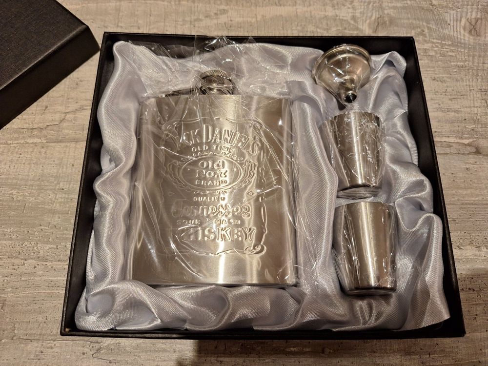 Personalisierter Flachmann In Ledereinfassung Inklusive Trichter Und Geschenkbox