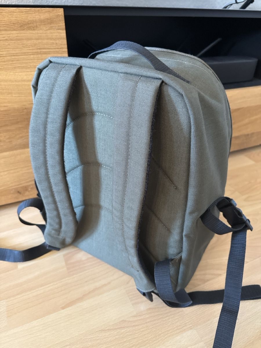Schweizer Armee Rucksäcke: Tages-Rucksack Schweizer Armee oliv – Gebraucht aus Pfäffikon ZH von Fruchtsaft 1