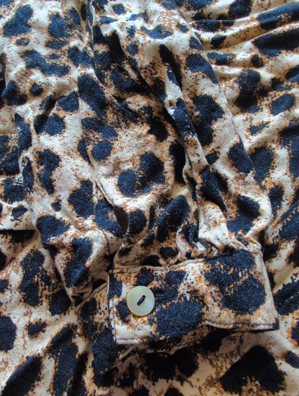 Camicette: Bluse leoprint XS mit Schluppe – Usato da Unterlunkhofen venduto da SophieS. 2