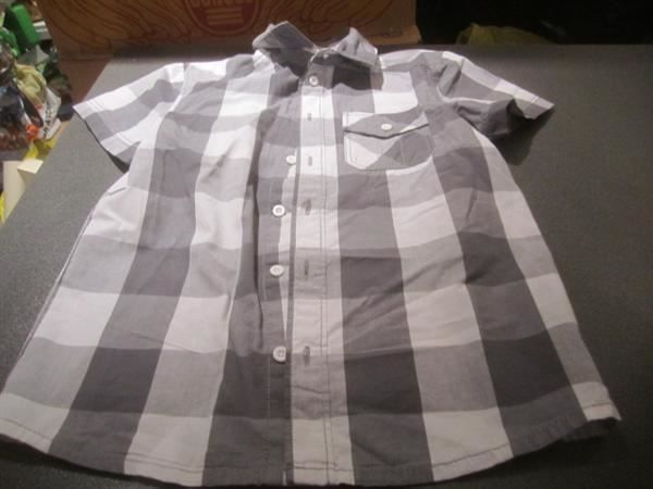 H&M Camicie, T-shirt & Polo: Hemd Grösse 140, grau/weiss, grosse Karo – Usato da Zürich venduto da abraxas1291