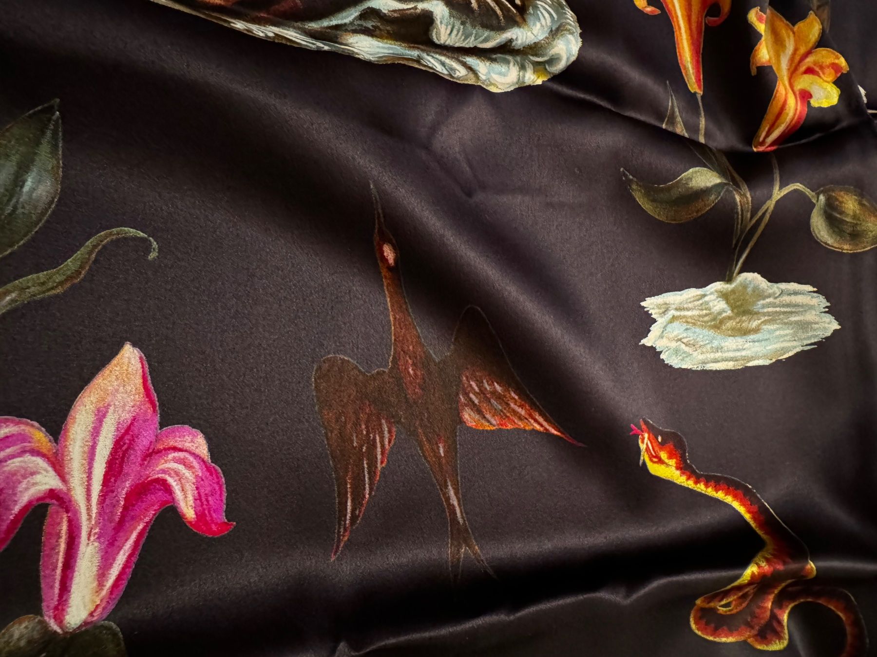 Fabric Frontline Foulards, Tücher & Schals: NEU Fabric Frontline Foulard Seide klassisches Tuch – Neu und originalverpackt aus Faulensee von Liebes_Kind_2019 9