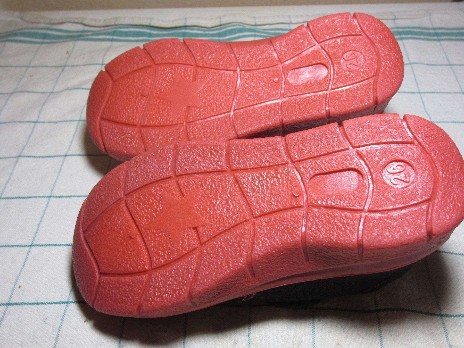 Scarpe per ragazzi: Kinderfinken Grösse 26 ab 1 Franken – Nuovo (secondo la descrizione) da Bachenbülach venduto da Fishair 2