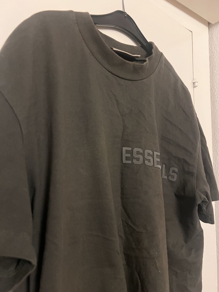 T-shirts: essentials t shirt – D'occasion à Bern par fen_7rn8 2