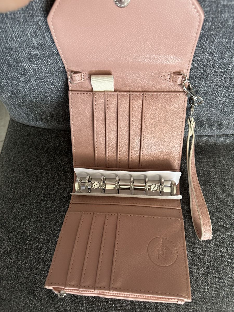 Portamonete: WALLET DE LUXE BINDER A7 from Tiny Ted – Nuovo (secondo la descrizione) da Aadorf venduto da mel_5b9w 5