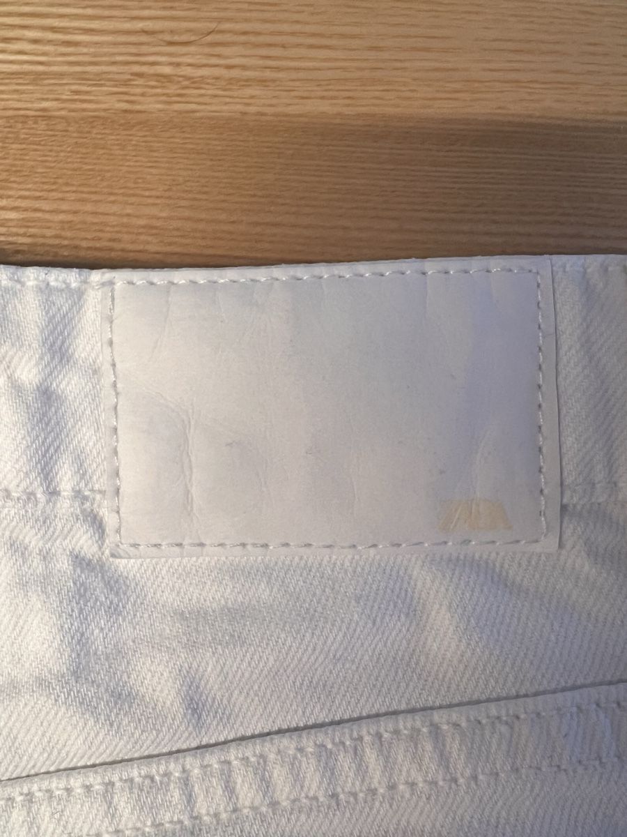 Zara Jeans: White Zara Jeans, Size EU 38 US 6 – Nuovo (secondo la descrizione) da Erlenbach ZH venduto da Ma.Pi 2