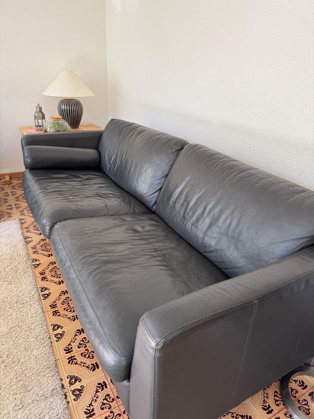 Interio Sofas: Canapé en cuir anthracite – Gebraucht aus Ecublens VD von isa_nx8s 1