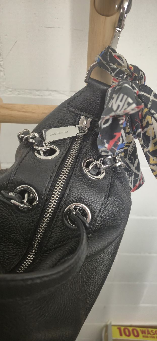 Michael Kors Sacs femmes: Michael Kors Handtasche schwarz Leder  – D'occasion à Bonstetten par MB161 1