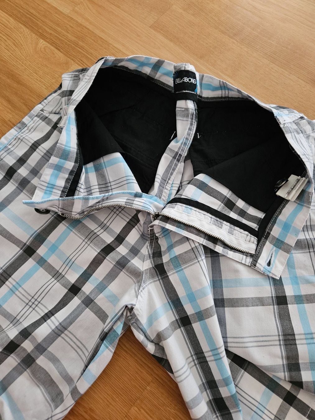 Billabong Hosen: Billabong Karo-Shorts, Herren, Gr. 32 – Gebraucht aus Bellach von Chiini 2