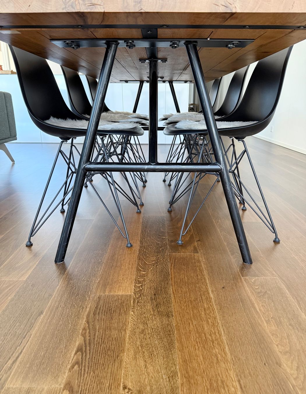 Interio Tavoli: Esstisch Sumpfeiche mit Metallgestell – Usato da Winterthur venduto da bk93 2