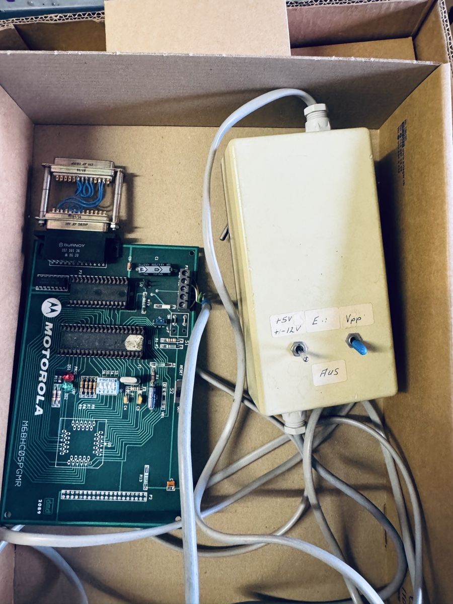 Technique de radiocom: Programmierer MC68HC705C8 – D'occasion à Sternenberg par Mcfraui 2