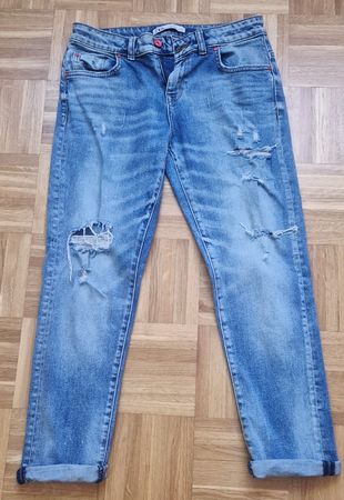 Jeans ZARA bleu, coupe décontractée, taille 36, parfait!