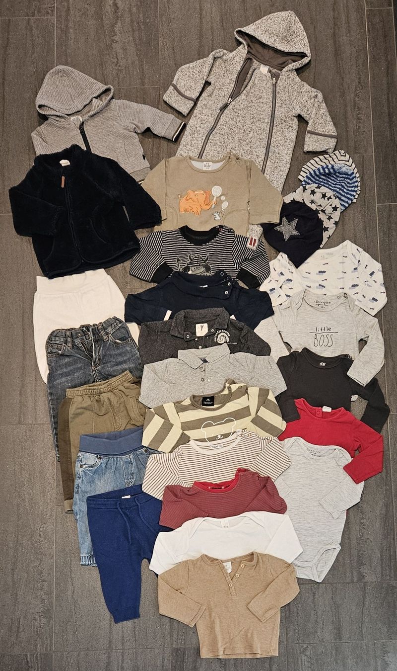 Lotti & Set di vestiti: Baby Kleiderpaket Grösse 68 – Usato da Rotkreuz venduto da Kaffitanteli