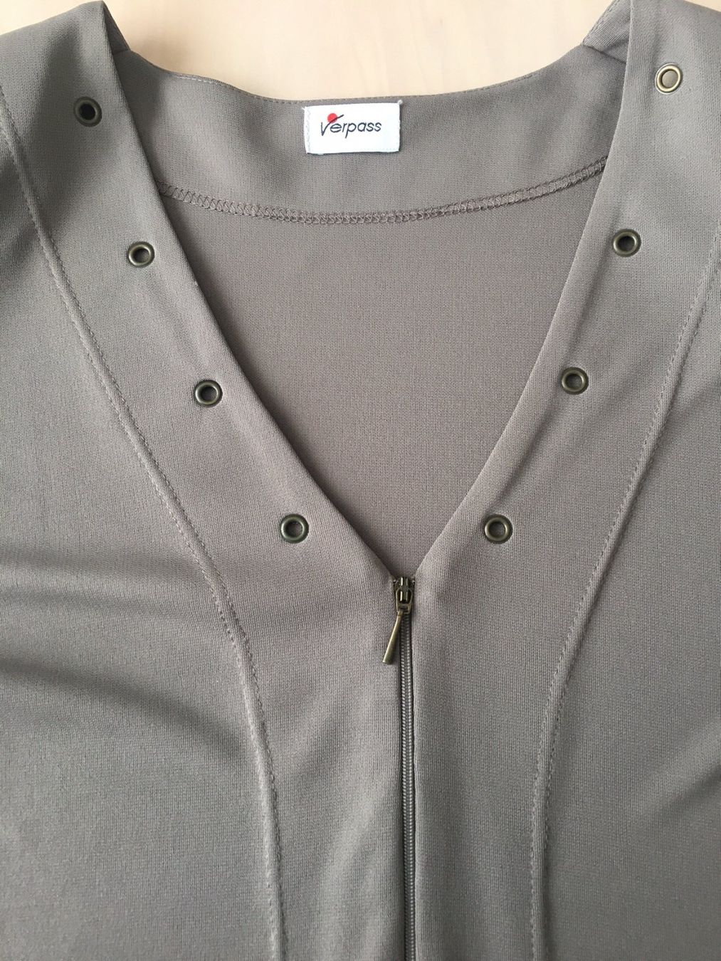 Giacche: Jacke Gr. 52, Jersey, Farbe taupe – Usato da Russikon venduto da Pebblybeach