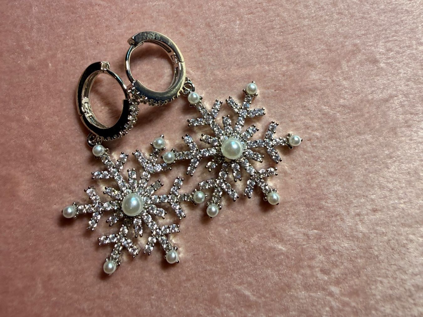 Orecchini pendenti & Orecchini a lobo: Boucles d'oreilles flocons de neige – Nuovo e nell'imballaggio originale da St-Maurice venduto da Sandrinette123 2