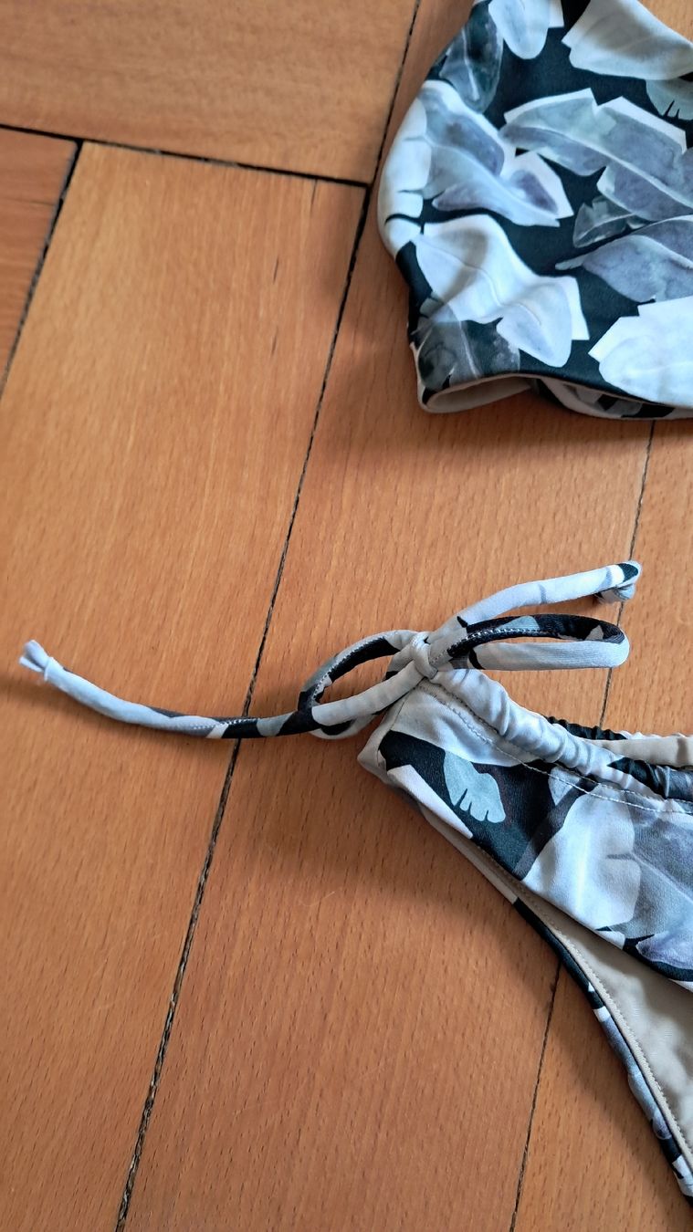 Badekleider & Bikinis: Oy Surf Bikini Set Blättermuster M  – Gebraucht aus Basel von Bluepirat 2