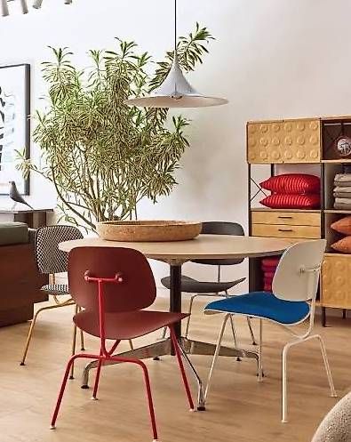 Tavoli: VITRA Eames Segmented Table Dining - Rund - Eiche - 130cm – Usato da Basel venduto da used.