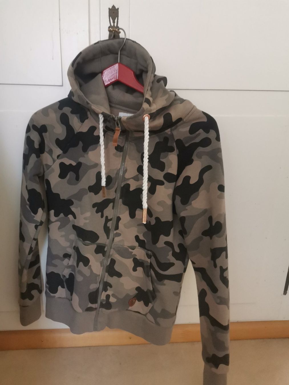 Jacken: Lässige Hoodiejacke Gr. S – Gebraucht aus Therwil von JeannysTrendStyle