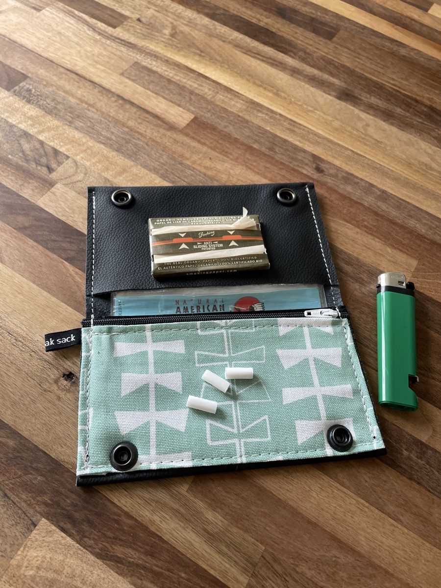 Tabacchi: Tabak Etui aus Leder und Soff, Tabak Beutel – Nuovo e nell'imballaggio originale da Wangen SZ venduto da flowerfly 1