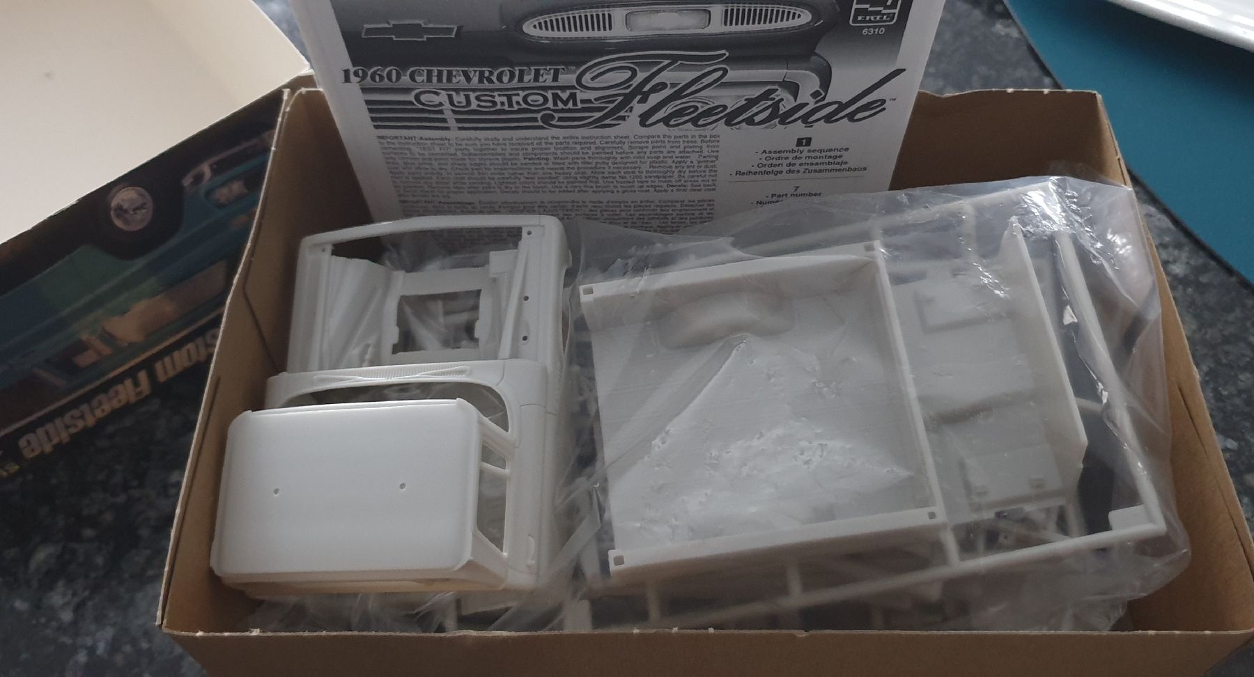 Chevrolet Modellini d'auto: Chevrolet Custom Fleetside '60 1:25 – Nuovo e nell'imballaggio originale da Kaiseraugst venduto da Carkos 3